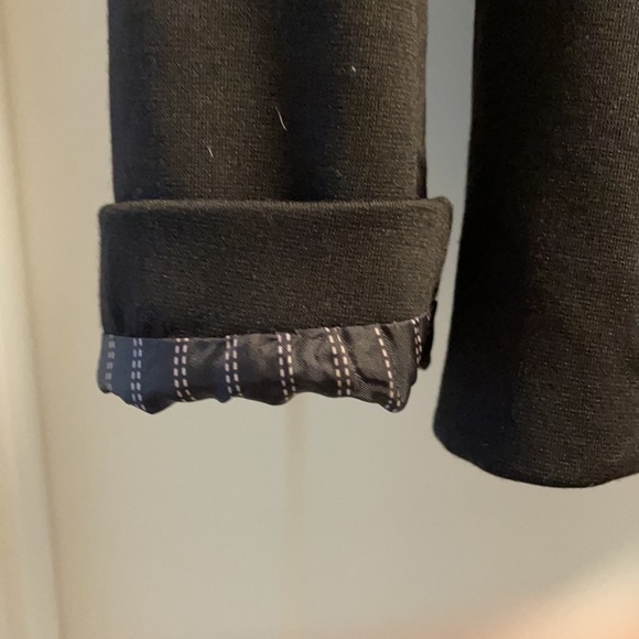 Gorgeous Black Blazer / Pinstripe pattern within - Picture 5 of 8